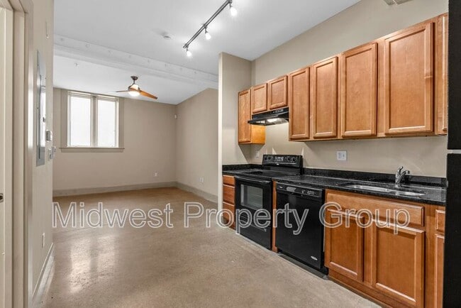 Building Photo - 4244 Chouteau Ave