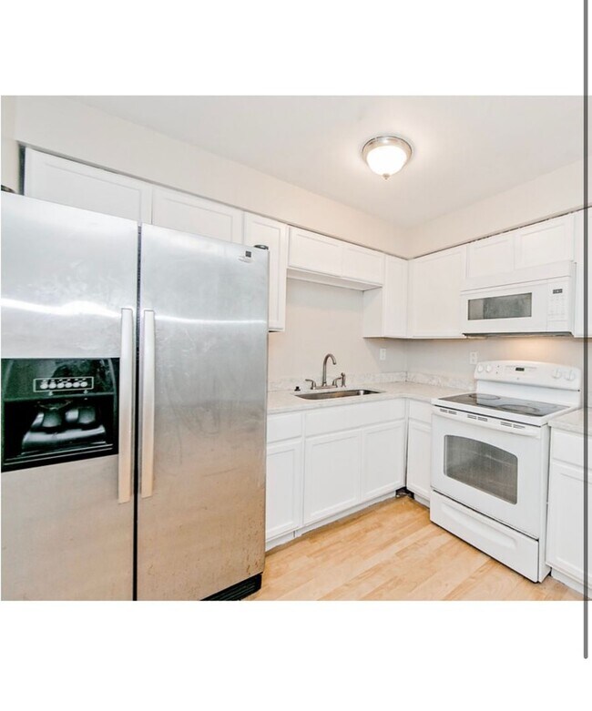 Building Photo - Cozy 3 Bedroom / 1 Bath Home For Rent In C...