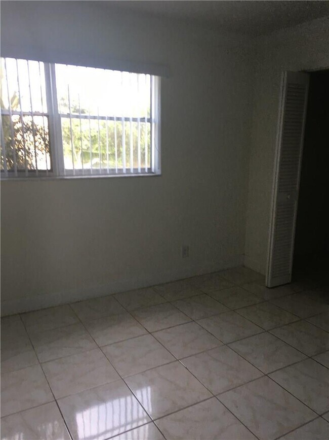 Foto del edificio - 8000 S Colony Cir