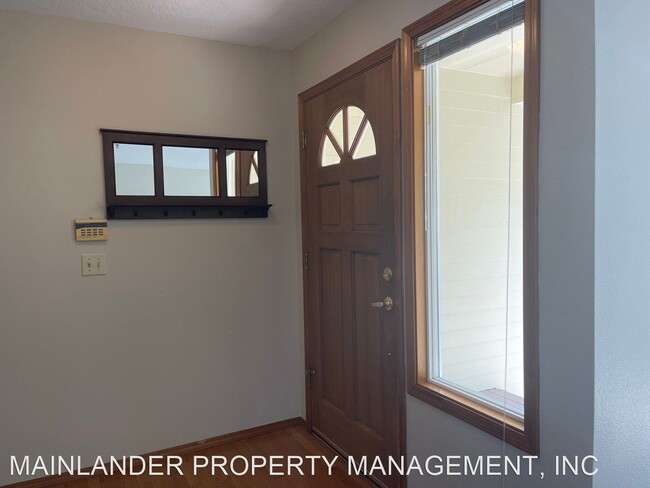 Building Photo - 3 br, 2.5 bath House - 2438 SOUTHSLOPE WAY