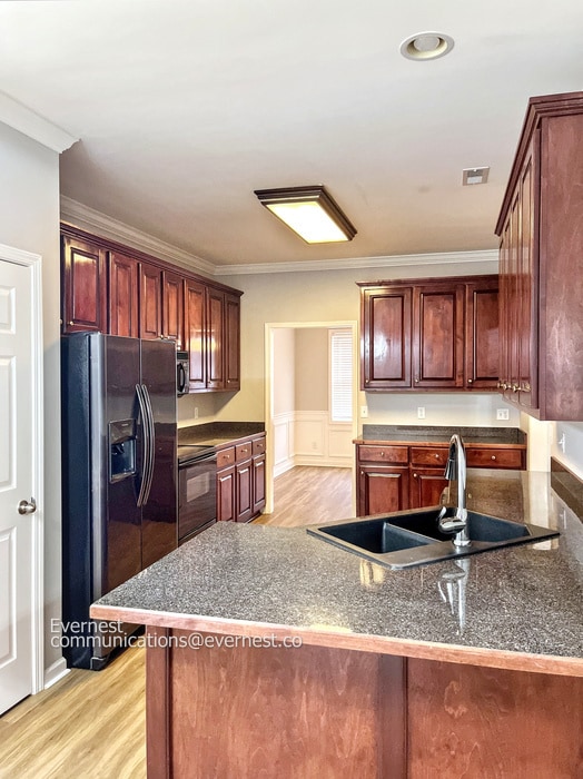 Building Photo - 1012 Golf View Way