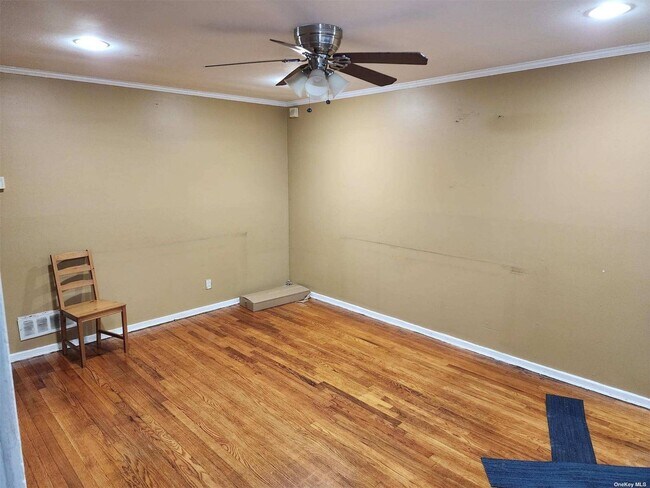 Foto del edificio - 81-24 265th St
