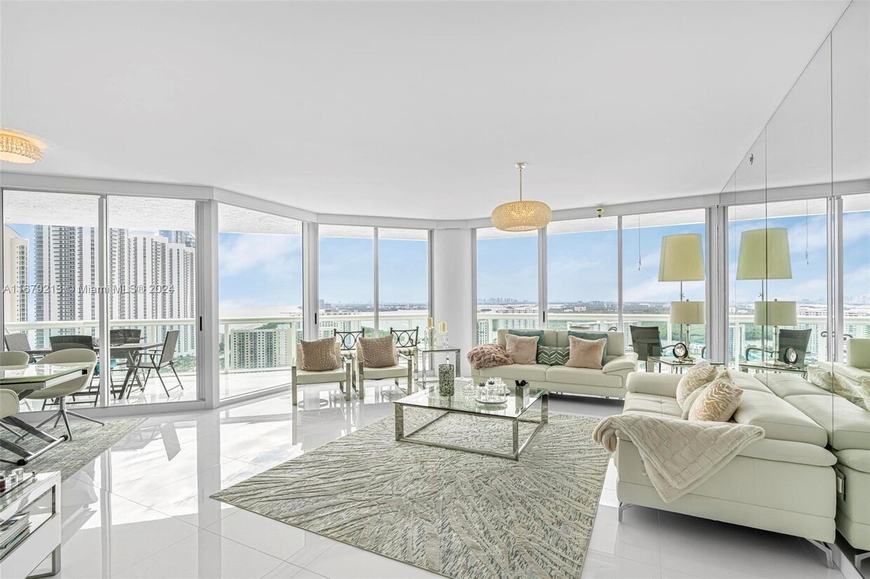 Foto principal - 16400 Collins Ave