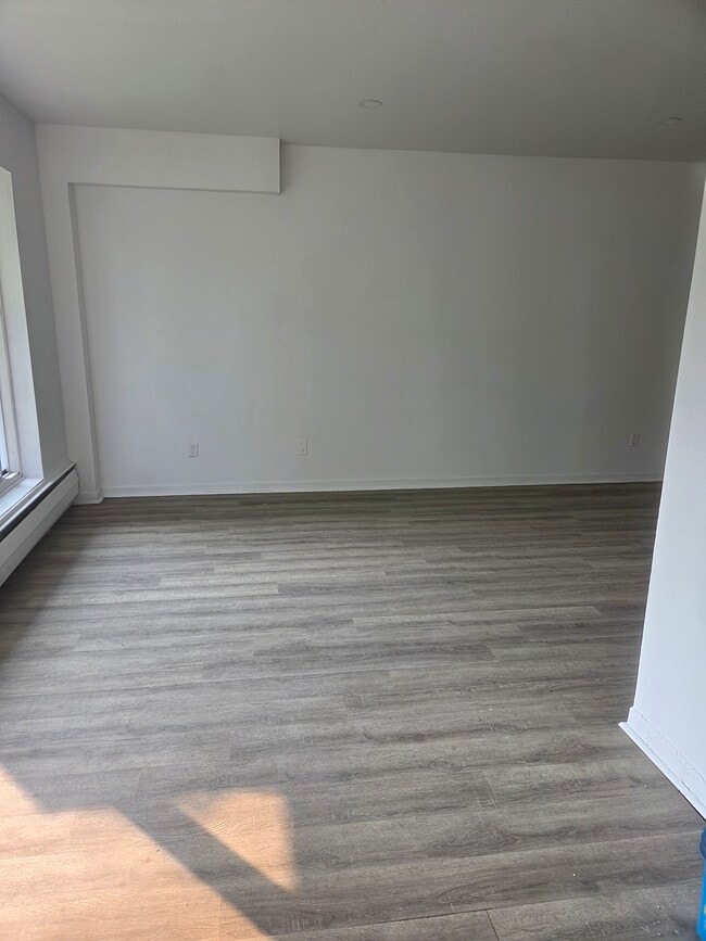 Building Photo - 250 Boul Alexis-Nihon