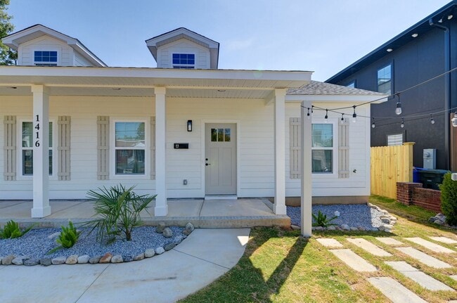 Building Photo - Pre-Leasing for the 26-27 School Year! - N...