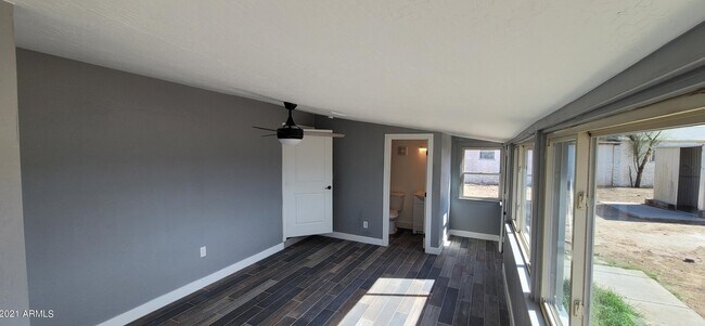 Building Photo - 105 N Los Robles Dr