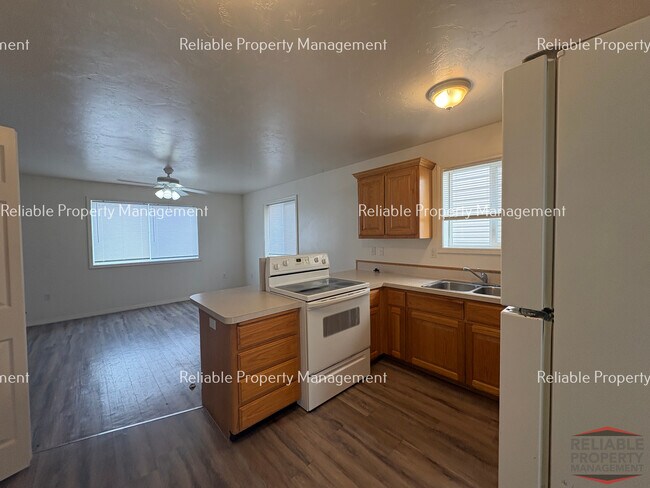 Foto del edificio - 230 W Anderson St