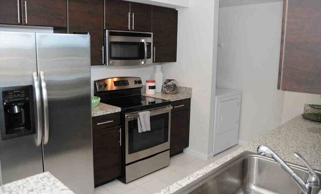 Foto del edificio - 901 SW 37th Ave