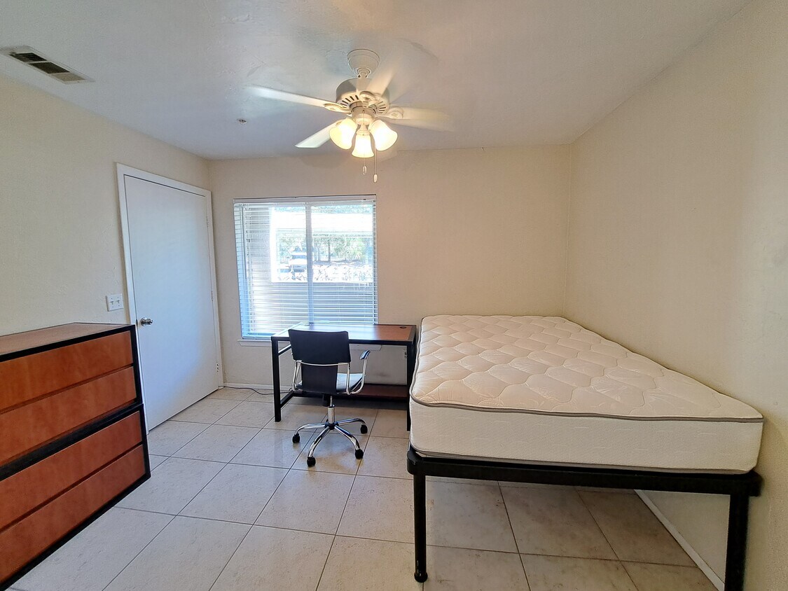 Primary Photo - 4000 SW 23rd St