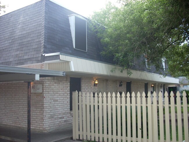 1806 Avenida Lawndale - 1808 Lawndale Ave