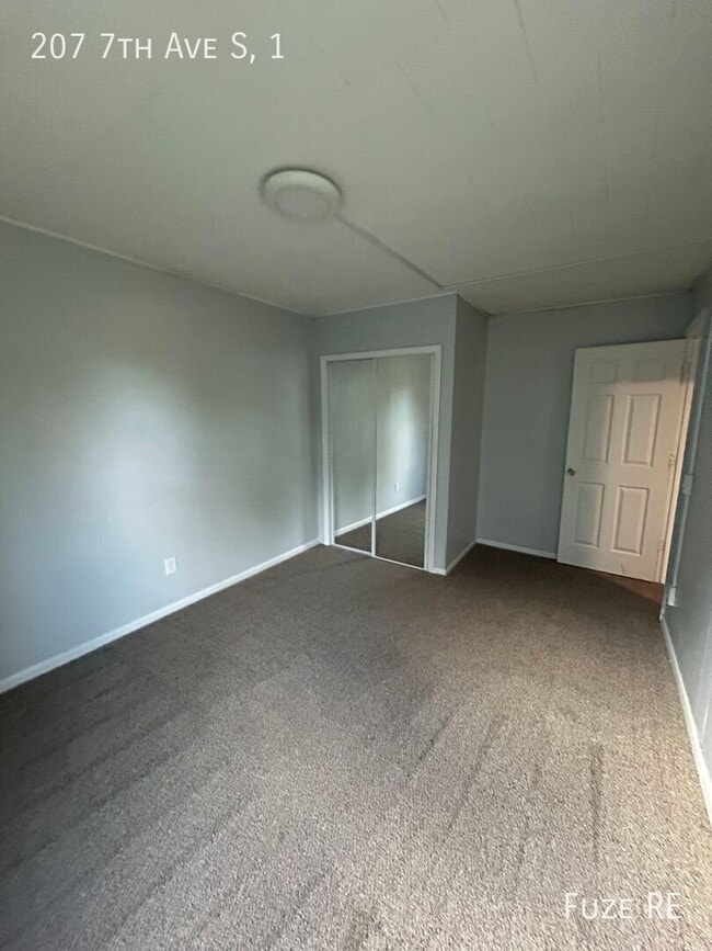 Building Photo - 207 7th Ave S