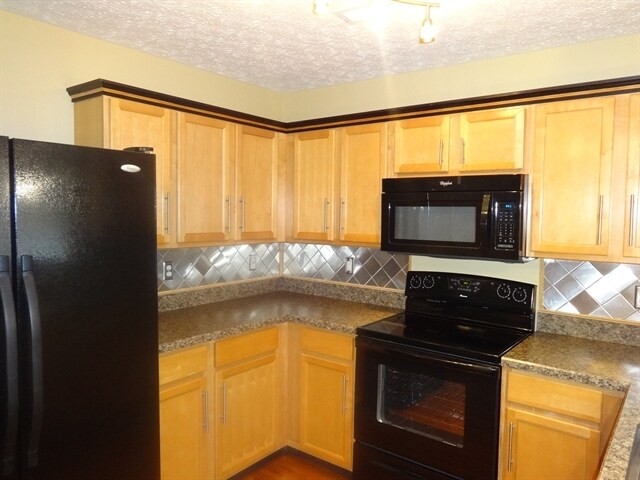 Building Photo - 6121 Eden Valley Drive