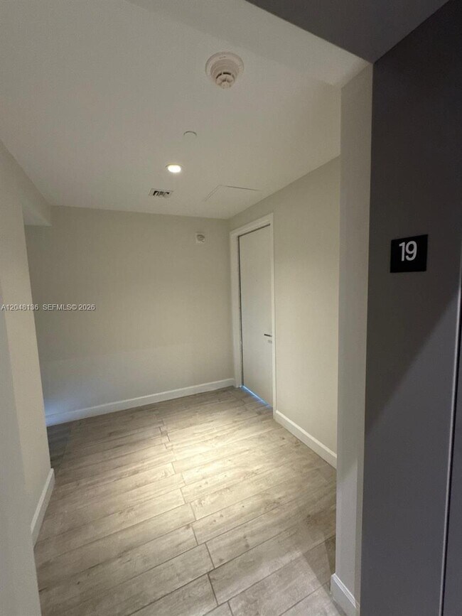 Foto del edificio - 460 NE 28th St
