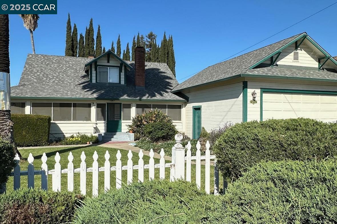 Foto principal - 219 Hillcrest Ave