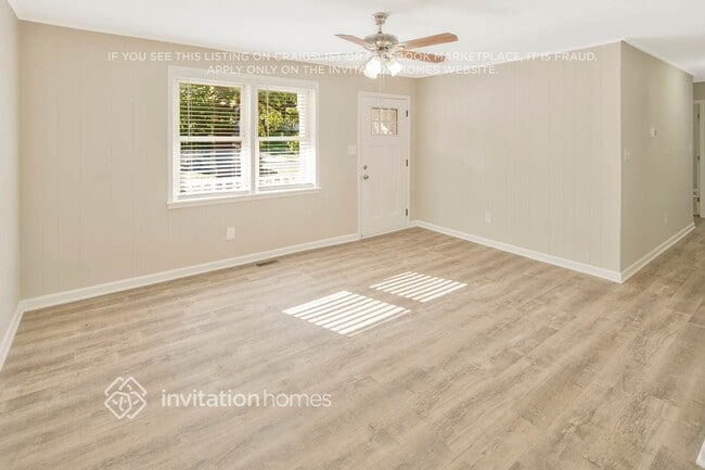 Building Photo - 1424 Sherwood Dr