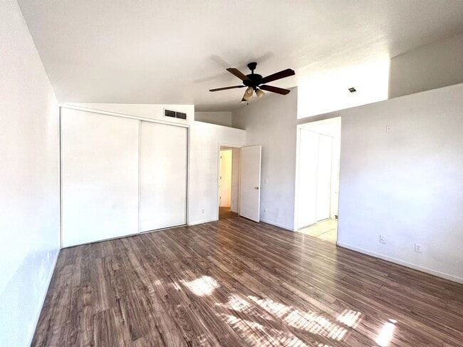 Foto del edificio - 3639 Russian Olive St