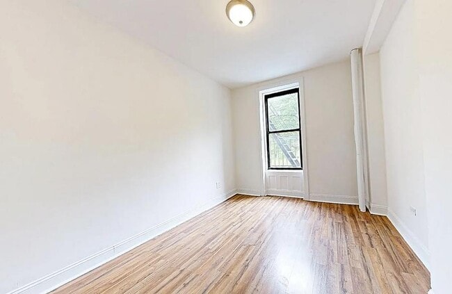 Building Photo - Central Park West