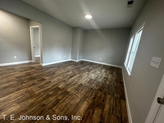 Building Photo - 2 br, 1 bath House - 861 W 12th St