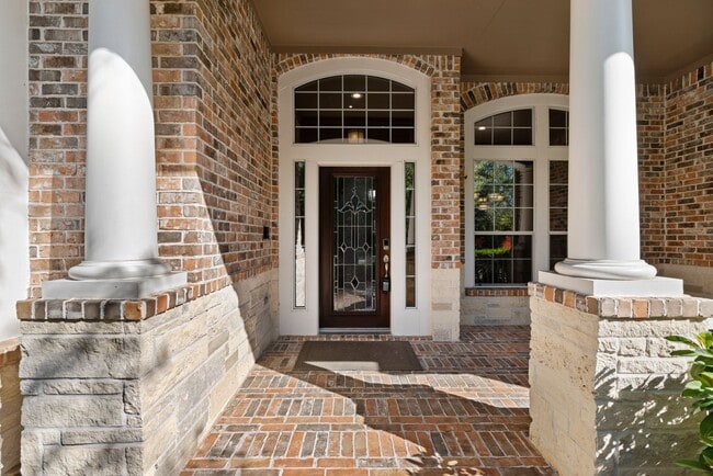 Foto del edificio - Magnificent Corner-Lot Retreat with Pool &...