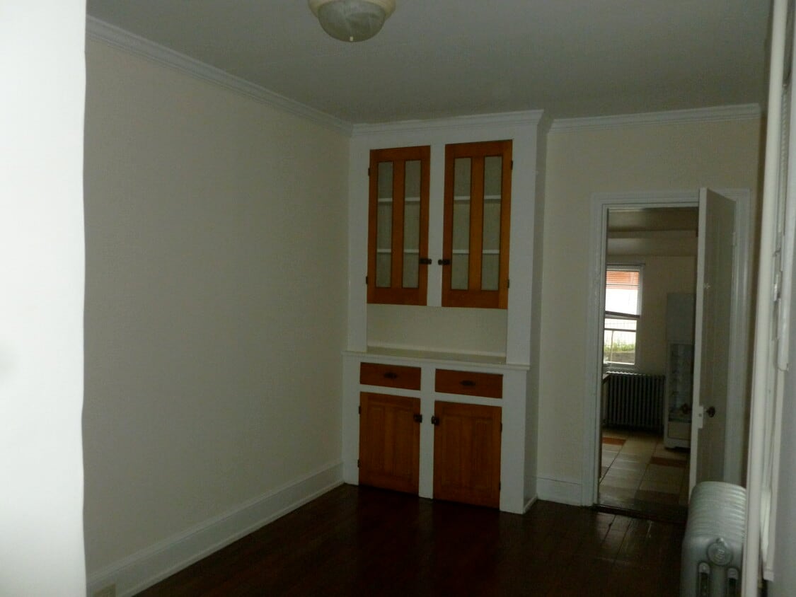 room next to kitchen - 135 Dawson St