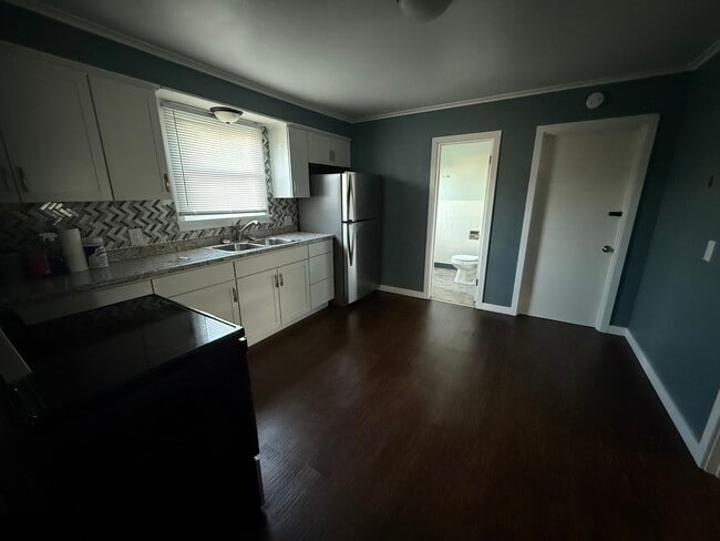 Building Photo - 1035 Durfee Ave