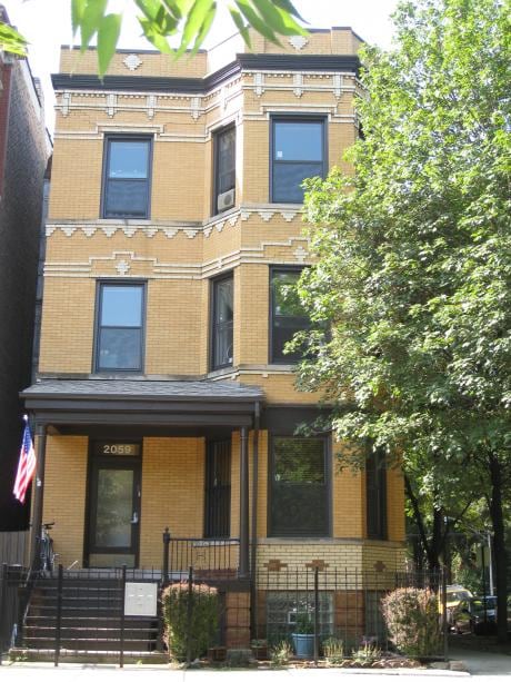 Primary Photo - 2059 W Evergreen Ave