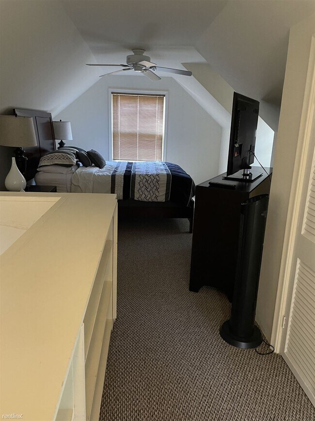 Building Photo - 2 br, 1 bath House - 23162 Violet St Viole...