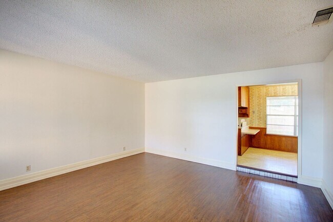 Foto del edificio - 3201-3203 Ashford Ave