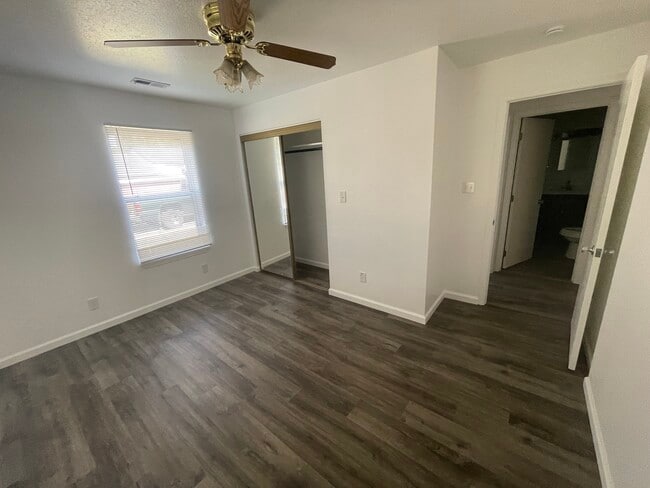 Building Photo - 211 Benton Dr