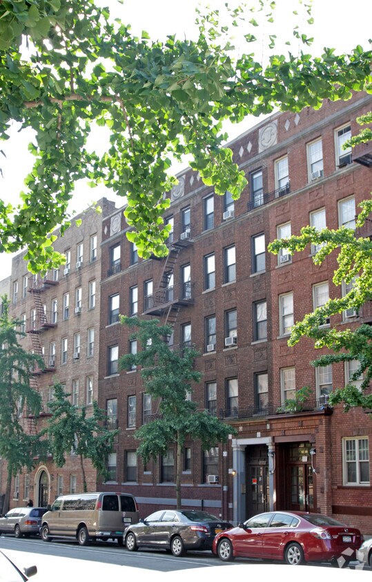 Foto del edificio - 77-79 Seaman Ave