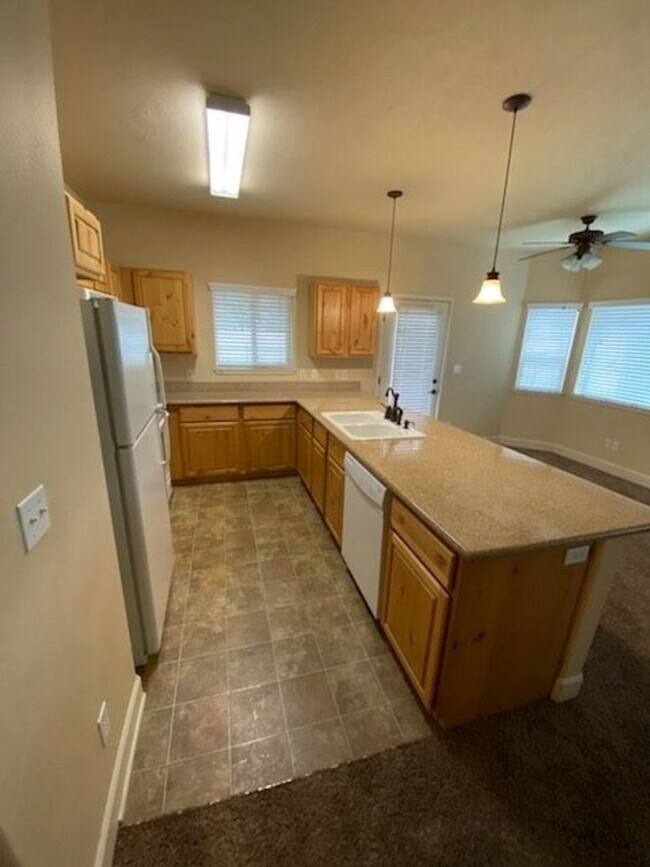 Building Photo - 6850 N Spurwing Loop