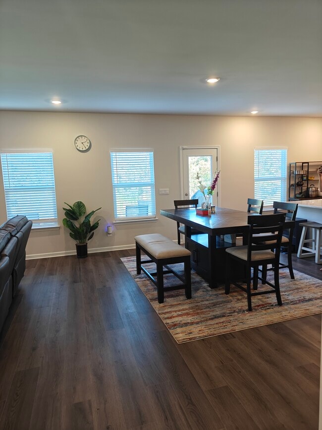 Photo - 1921 Dosk Ave House