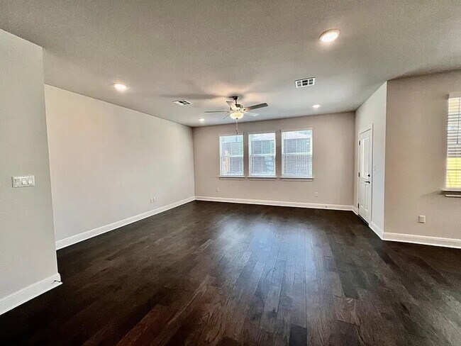 Building Photo - Open Concept Family Dream Home!