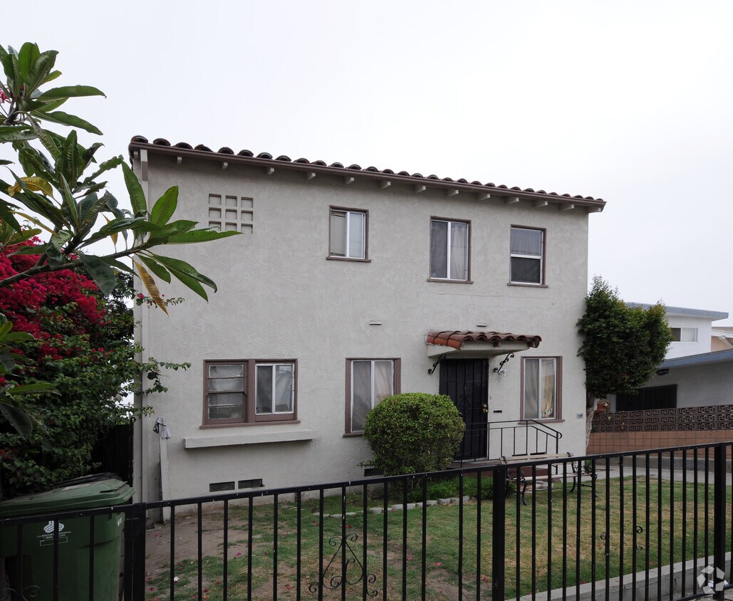 Foto del edificio - 3973-3975 Denker Ave