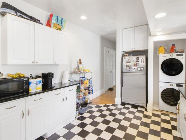 Photo - 17 Allen St Apartment