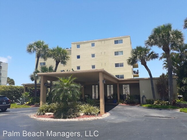Building Photo - 1206 S Lake Dr