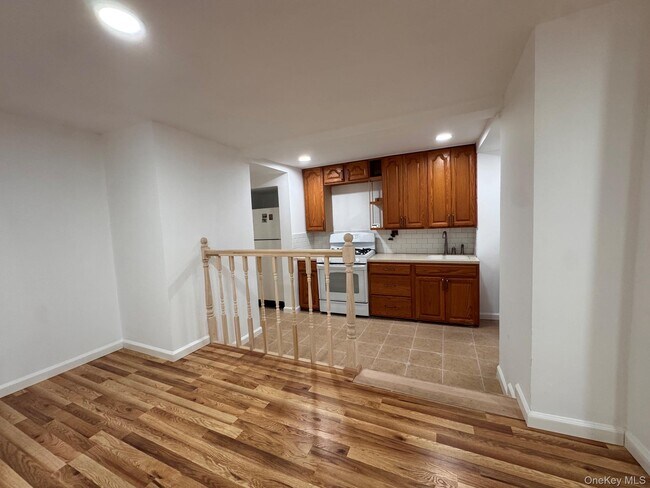 Building Photo - 1245 Rhinelander Ave