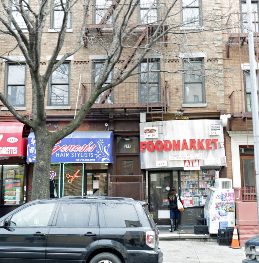 Foto del edificio - 239-241 Bedford Park