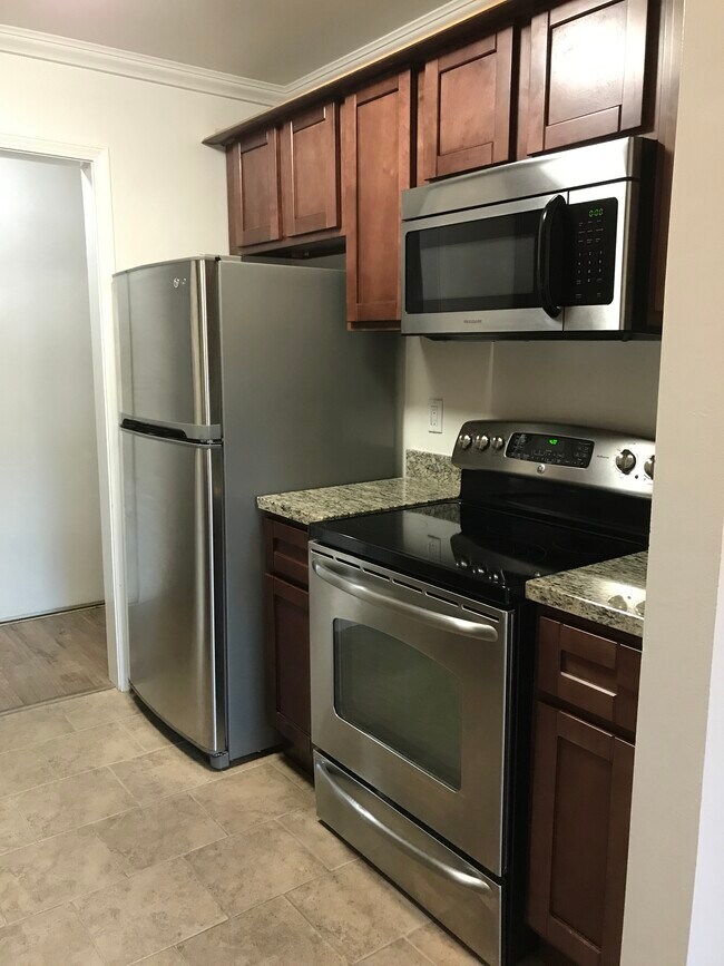 3 Commodore Dr Unit B266, Emeryville, CA 94608 Condo for Rent in