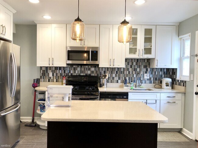 Building Photo - 3 br, 3 bath House - 1247 Delafield Place ...