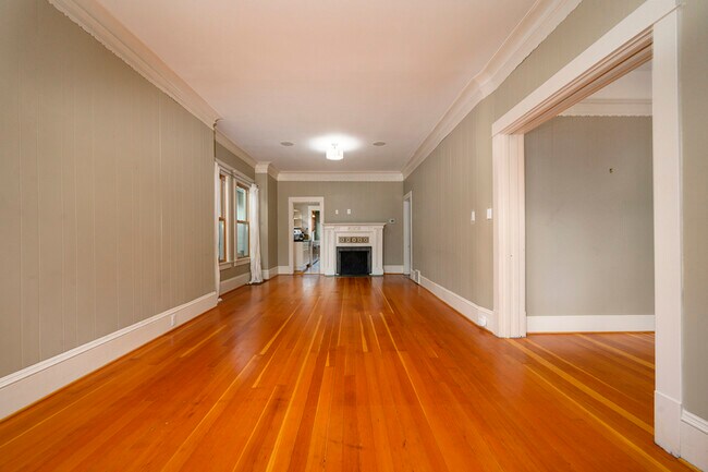 Building Photo - 418 N 61st St