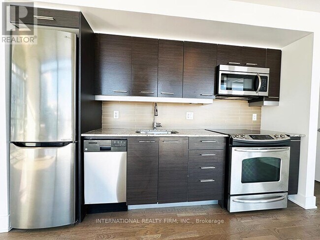 Building Photo - 630 Queen St E