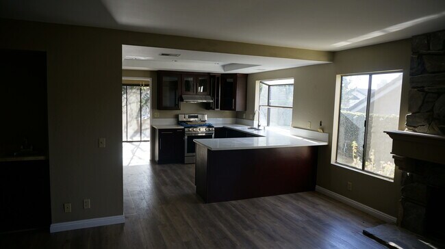 Kitchen - 16268 Glencove Dr