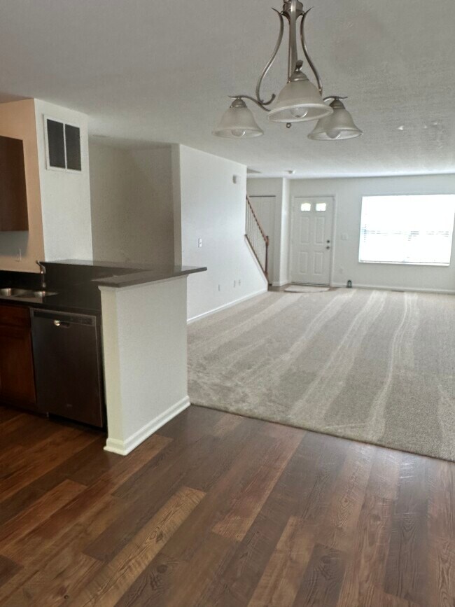 Foto del edificio - 994 Hartford Village Blvd