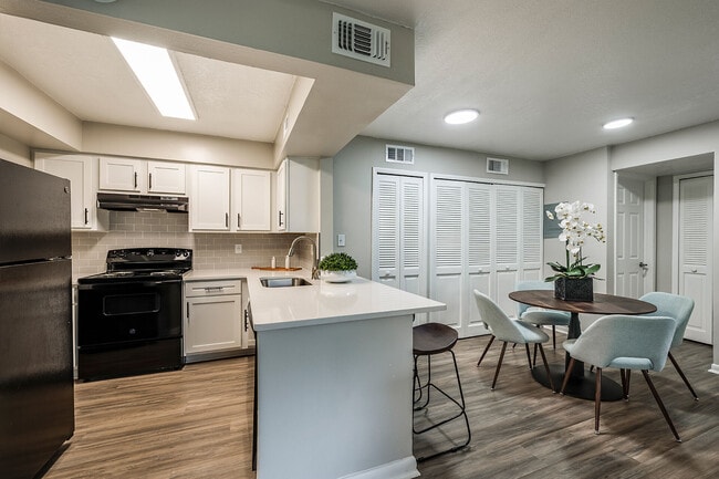 Cadia on the Loop apartments — community photo - Cadia on the Loop