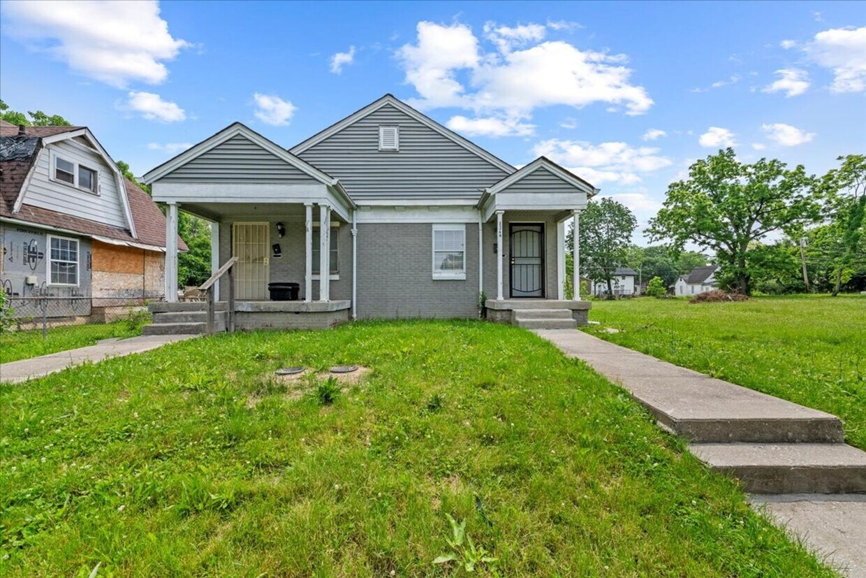 Foto principal - 2351-2351 Lasalle St