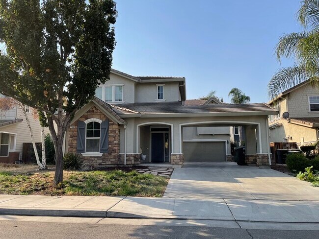 Foto del edificio - Tracy Beautiful 4 Bedroom Home Great Location