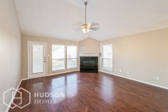 Building Photo - NOW AVAILABLE! - 1423 Stella Dr, Lewisvill...