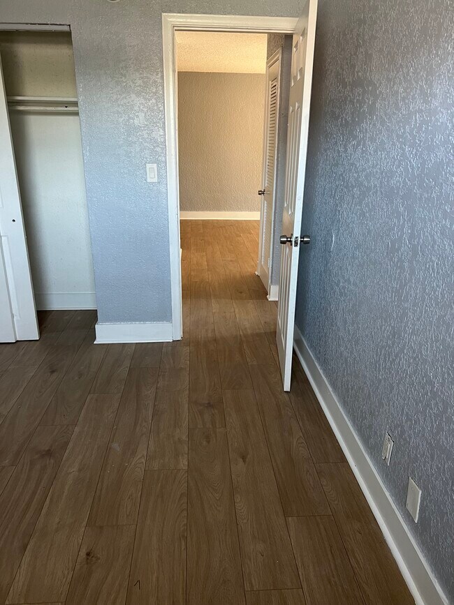 Foto del edificio - 5827 NW 22nd Ct