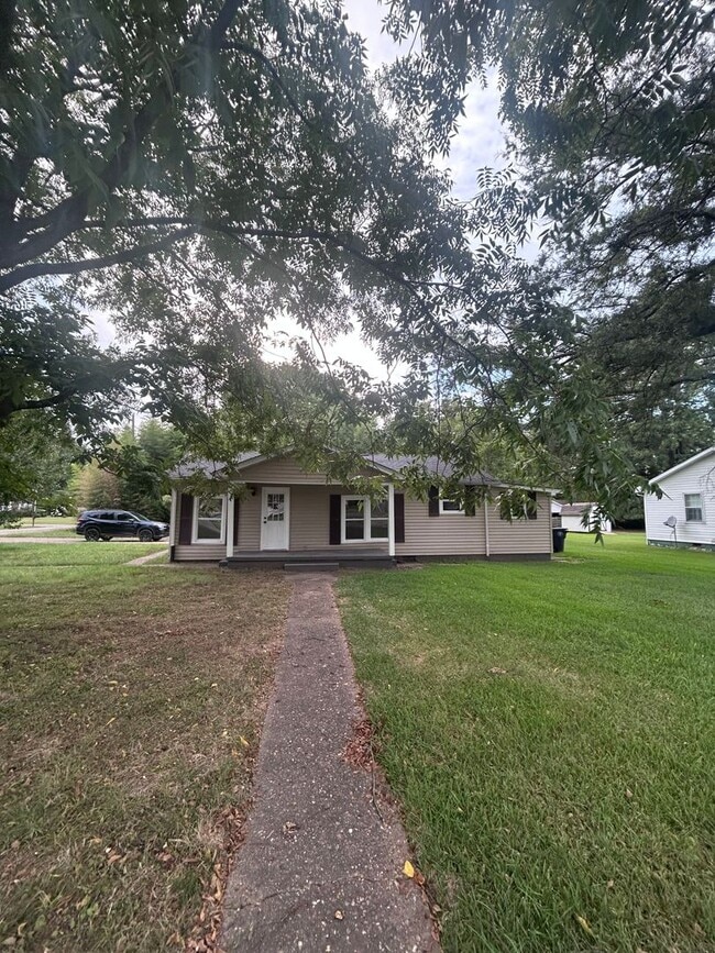 Photo - 1909 Tombras Ave House